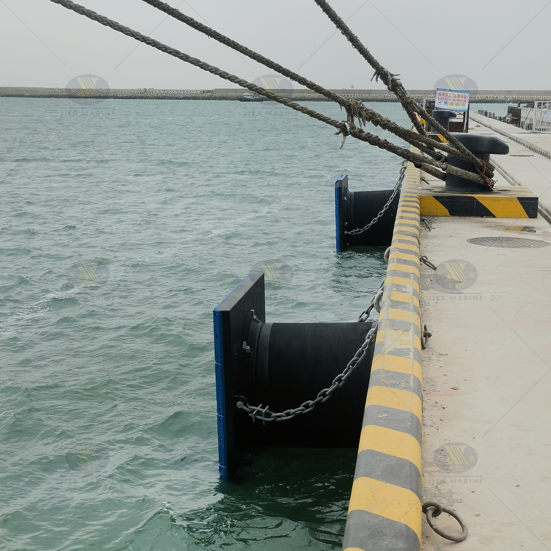 قمنا بتركيب المصدات والبولاردز لمنفذ Rizhao (JSC 、 T-Bollard)