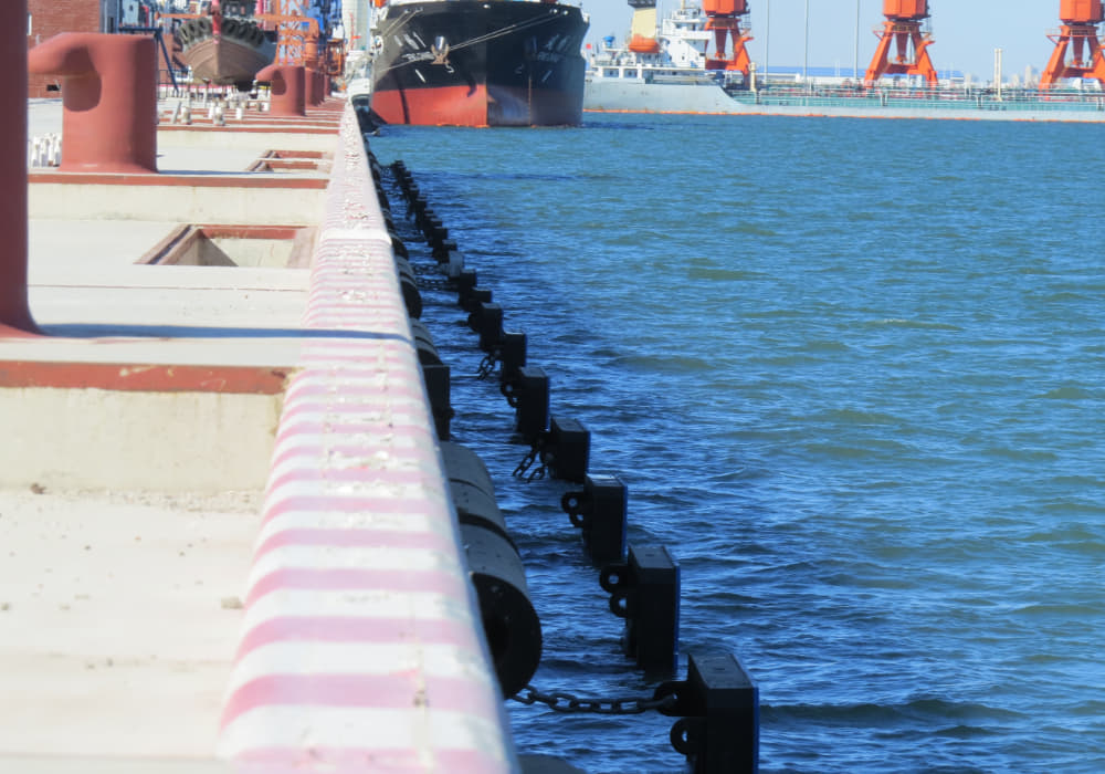 الحاجز بجانب Dock-1000x700